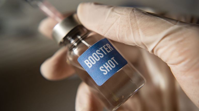 Baisse des contaminations au coronavirus en Belgique, plus marquée chez les plus de 65 ans : un effet du booster ?