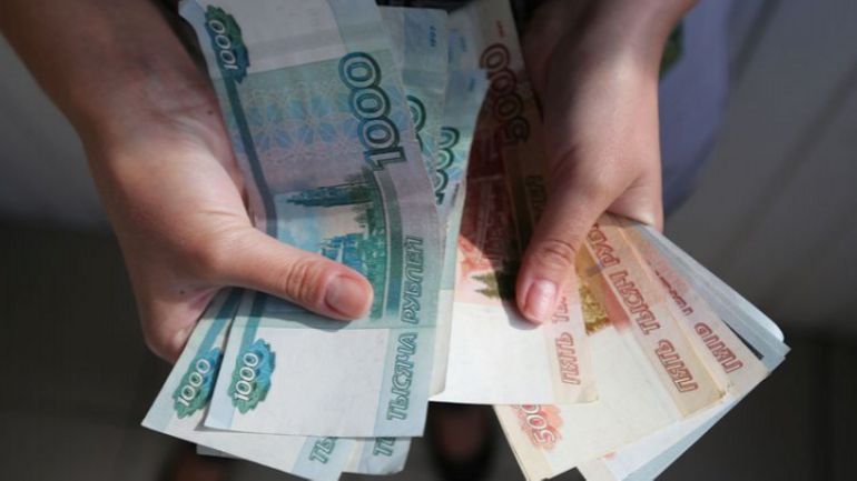 Russie : pour renflouer les caisses de l'Etat, le rouble chute à son plus bas niveau depuis mars 2022