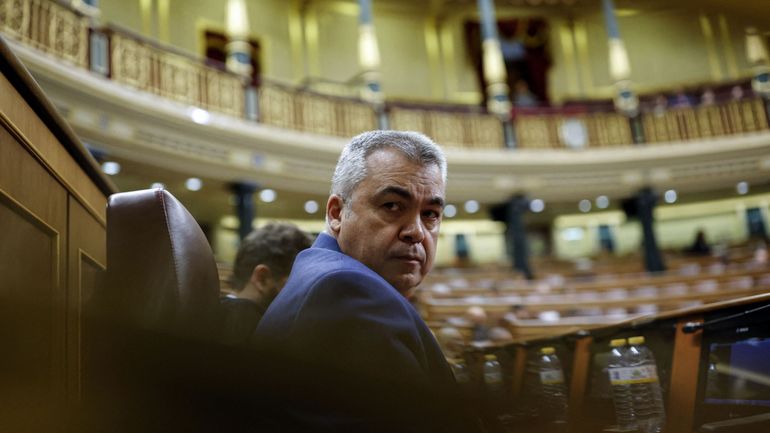 Suspicions de corruption en Espagne : le numéro 3 du PSOE dans le viseur de la justice