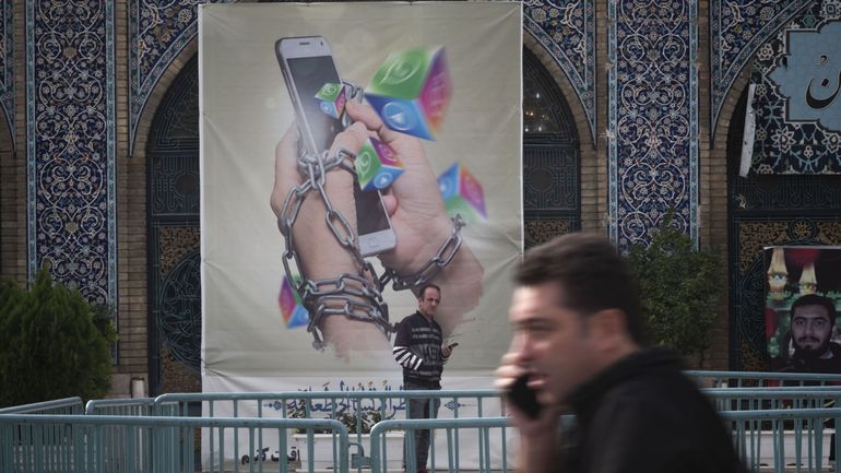 Iran : l'application WhatsApp à nouveau autorisée après deux ans d'interdiction