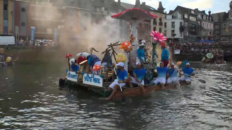 Environ 15.000 personnes ont assisté à la 42e Régate de baignoires de Dinant