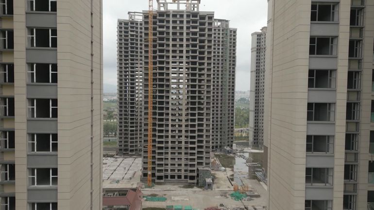 Crise immobilière en Chine : certains petits propriétaires contraints d'emménager dans des appartements inachevés