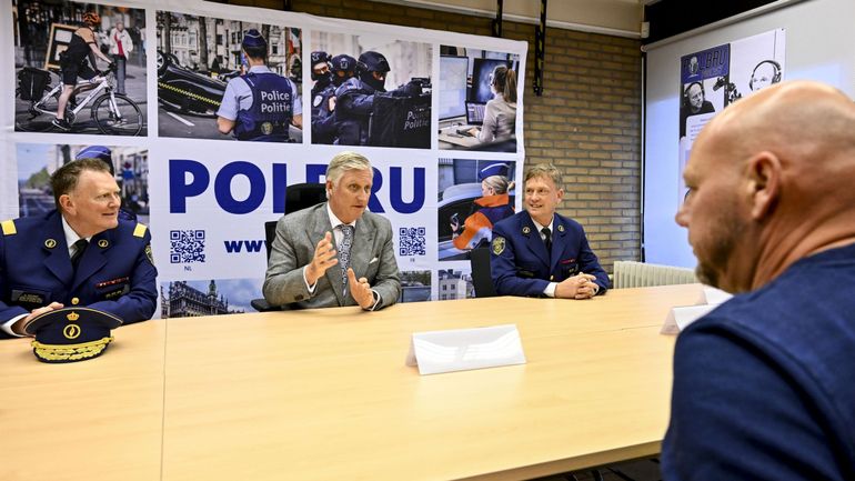Le roi Philippe rencontre la team Herscham, une équipe de policiers qui vient en aide aux personnes sans-abri à Bruxelles
