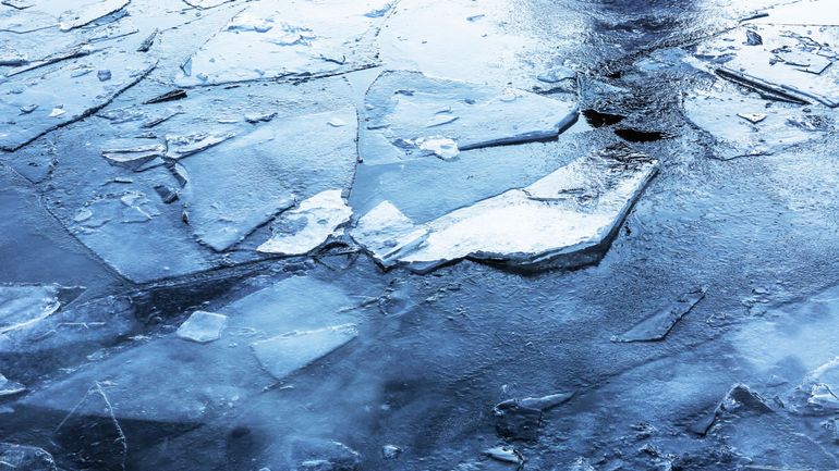 Royaume-Uni : Trois enfants meurent après être tombés dans un lac gelé