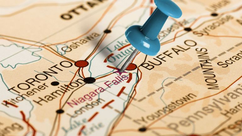 États-Unis : de nombreux blessés et un mort au moins dans un accident de car aux chutes du Niagara