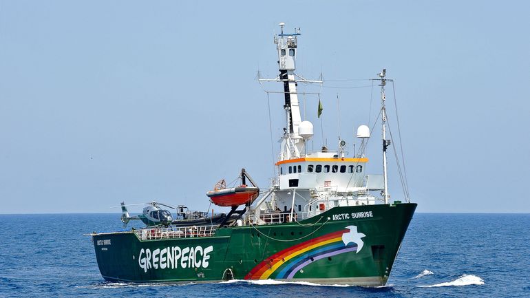 L'Arctic Sunrise, appartenant à Greenpeace, interdit d'amarrer avec d'autres bateaux au sommet de l'ONU sur les océans à Nice