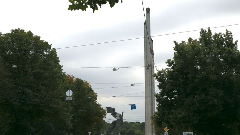 Guerre en Ukraine : destruction à Riga d'un monument soviétique emblématique, malgré des protestations