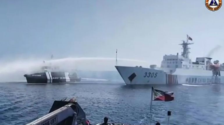 Mer de Chine : Manille accuse Pékin d'avoir entravé ses bateaux avec des canons à eau