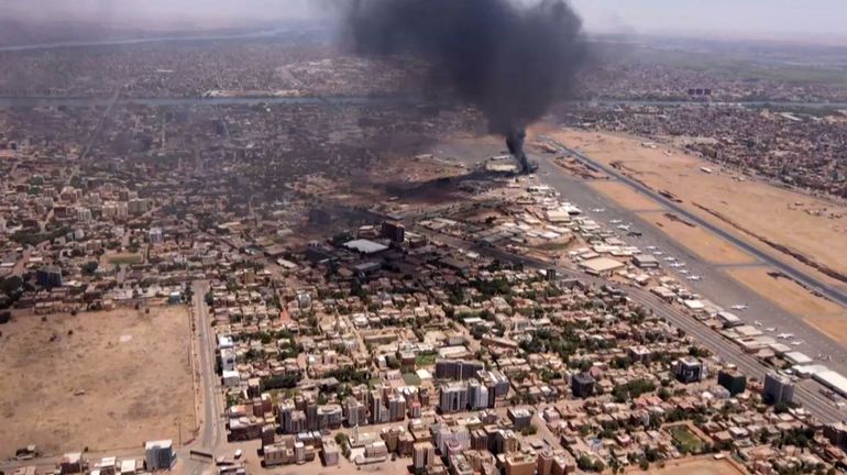 Conflit au Soudan : l'UE cherche à évacuer ses quelque 1500 ressortissants de Khartoum