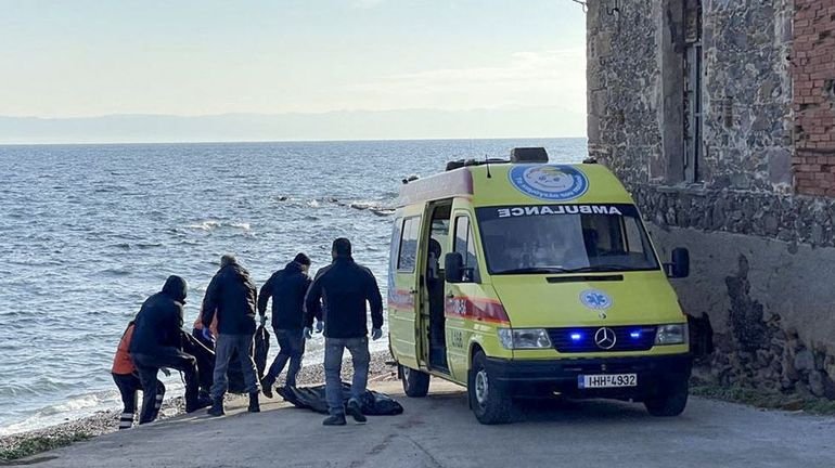 Grèce : quatre morts dans le naufrage d'un bateau de migrants