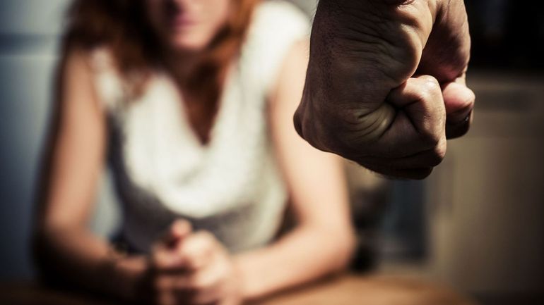 Débat : une femme battue a besoin de quoi pour partir ?