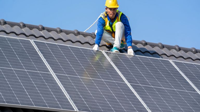 Installation de panneaux photovoltaïques : méfiez-vous des sites qui veulent vous aider à obtenir des primes& qui n'existent pas