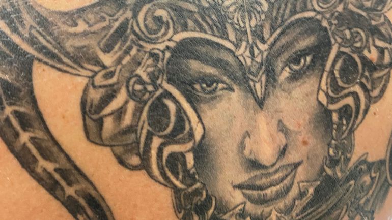 Un tatouage peut-il être exposé au soleil ? Les conseils des professionnels