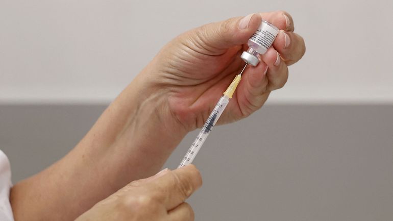Vaccin anti-coronavirus : le CSS maintient la décision d'administrer deux doses aux personnes qui ont eu le Covid-19
