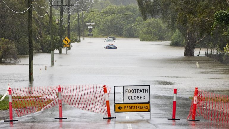 Inondations mortelles dans l'est de l'Australie, 50.000 personnes prises au piège