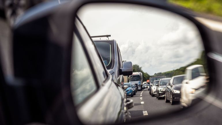 Un soulèvement de chaussée à Manage sur l'E42 et un accident sur l'E40 à Rocourt provoquent d'importantes files ce jeudi matin