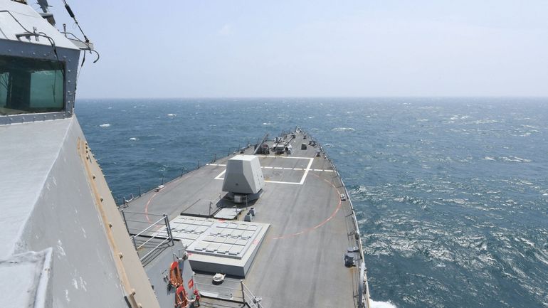 Pékin avertit un navire militaire américain en mer de Chine méridionale, la marine américaine dénonce 