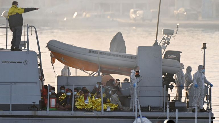 Un bateau de migrants chavire au large de l'Italie, plusieurs morts