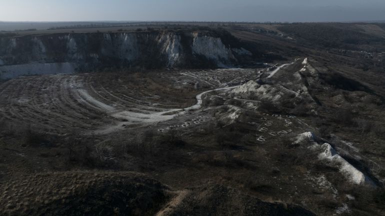 Au coeur des négociations sur la paix en Ukraine, le dossier des terres rares