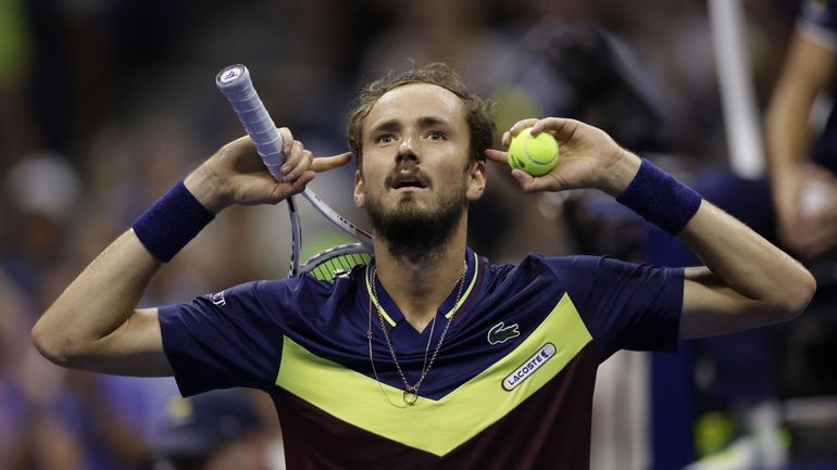 US Open : un Medvedev des grands soirs sort Alcaraz et retrouvera Djokovic en finale