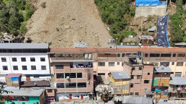Au moins 60 maisons ensevelies dans une coulée de boue au Pérou, 15 à 20 disparus