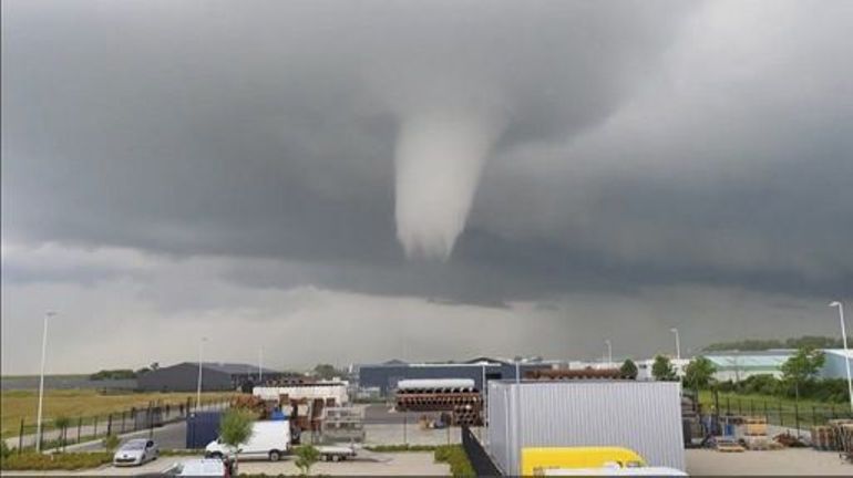 Chine : une tornade fait un mort et 79 blessés
