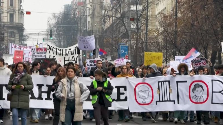 Serbie : après la démission du Premier ministre, les manifestations contre la corruption semblent inarrêtables