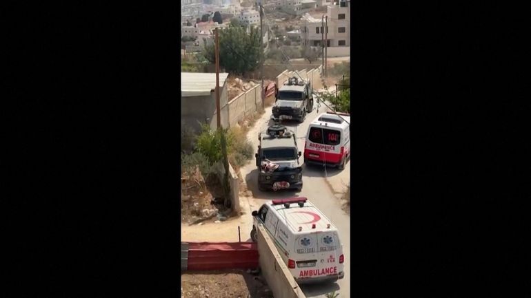Un Palestinien attaché à une jeep militaire, l'armée israélienne annone qu'une enquête sera menée