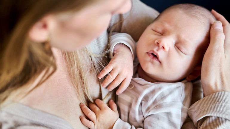Mère forcée d'abandonner son bébé au Danemark : qu'en est-il des tests de parentalité en Belgique ?