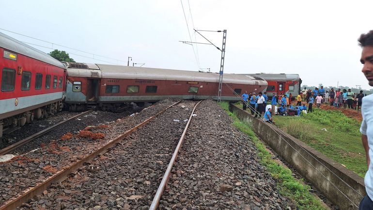 Inde : un train de passagers déraille, au moins deux morts et plusieurs dizaines de plessés