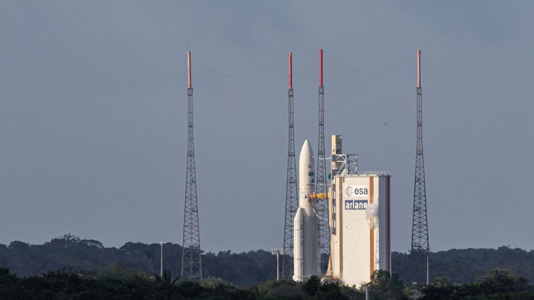 Une fusée Ariane 5 décolle avec deux satellites de télécommunications