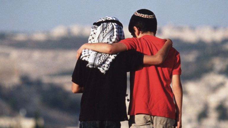L'enfant juif et l'enfant palestinien : la vraie histoire derrière cette photo symbole de la paix