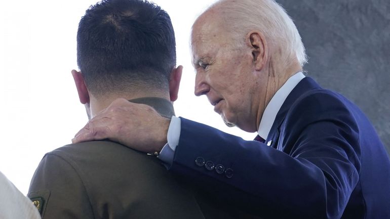 Guerre en Ukraine : Biden annonce un nouvel envoi américain d'armes et munitions à l'Ukraine