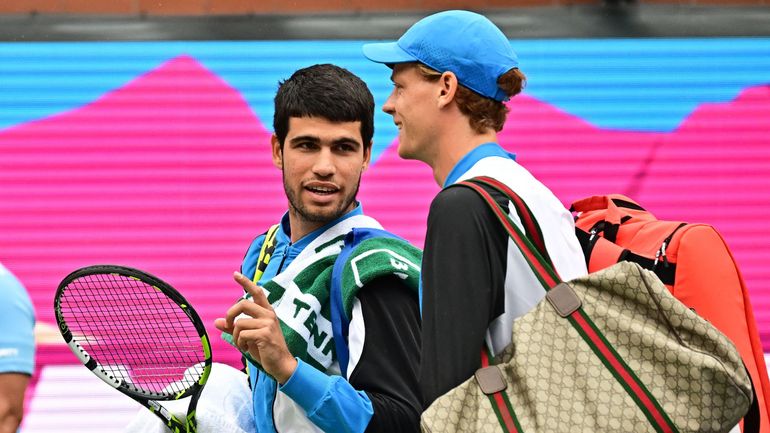 Carlos Alcaraz met fin à la folle série de Jannik Sinner et affrontera Medvedev pour le titre à Indian Wells