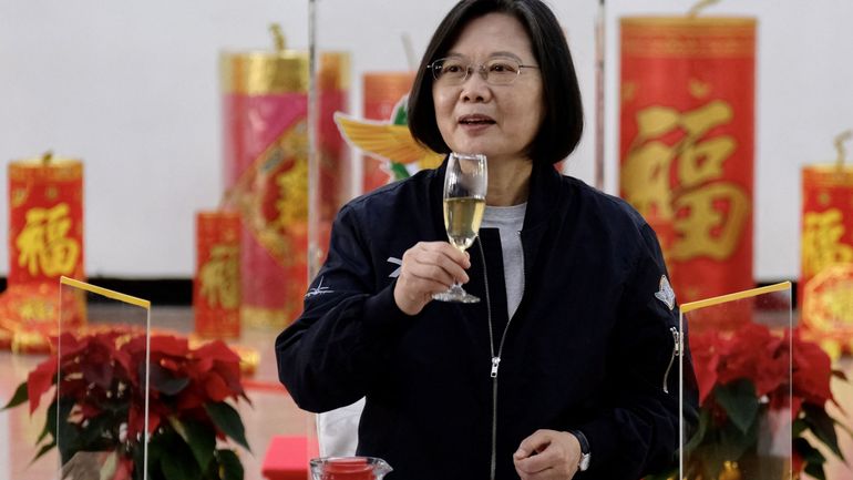 Vaccination à Taïwan : la présidente reçoit sa première dose du vaccin local