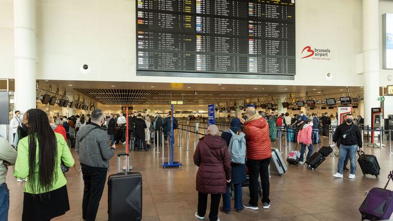 Nouveau variant : l'UE veut suspendre les vols en provenance d'Afrique du Sud, la Belgique va 