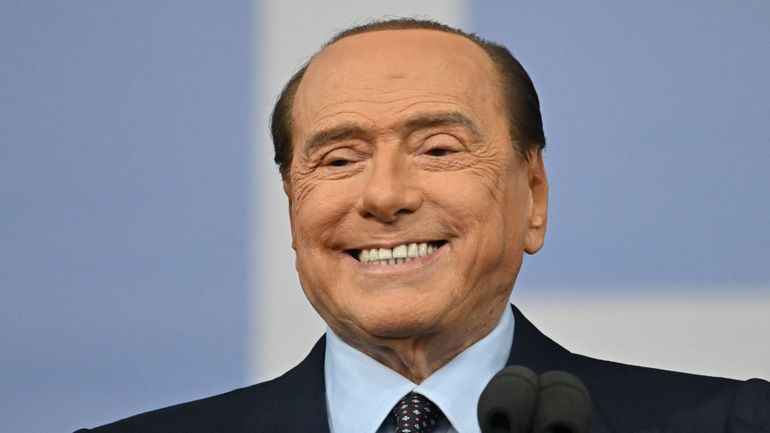 Silvio Berlusconi acquitté dans un procès pour corruption