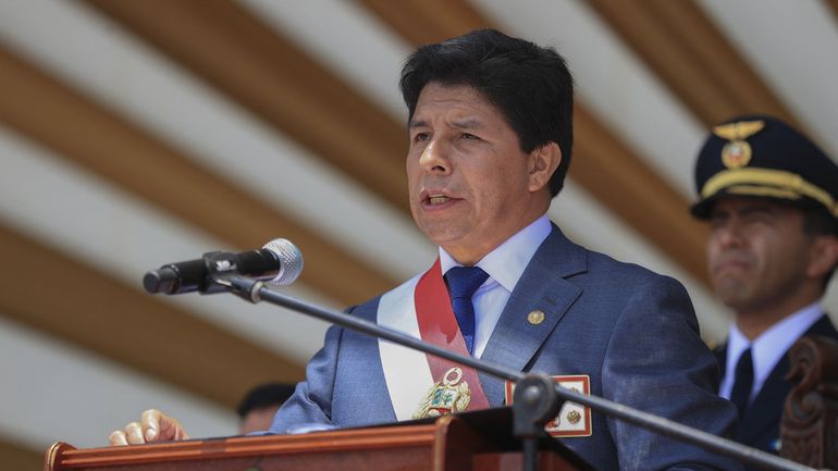 Pérou : le Parlement vote la destitution du président Castillo après une tentative de dissolution