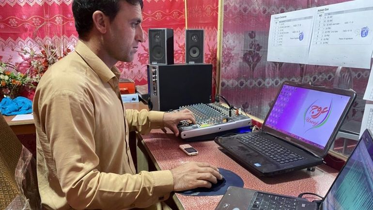 Régime taliban en Afghanistan : une radio généraliste réduite à diffuser des programmes religieux
