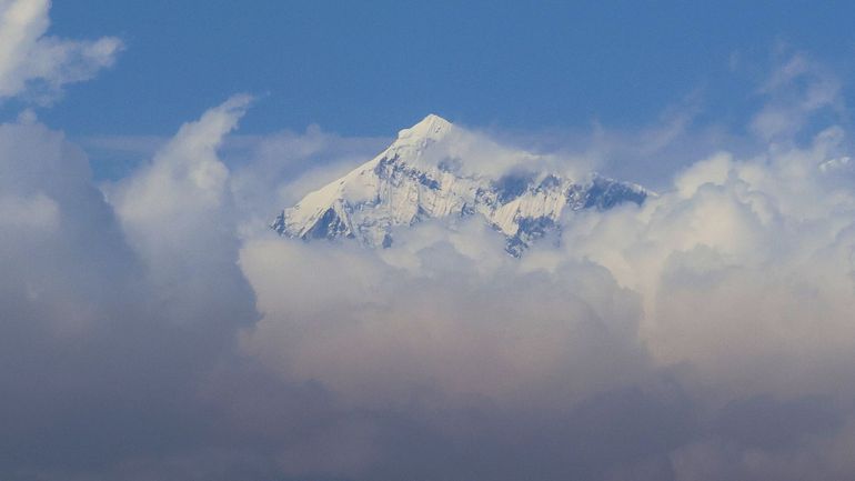 Un alpiniste espagnol de 84 ans, malchanceux, achoppe sur son 13e sommet au Népal