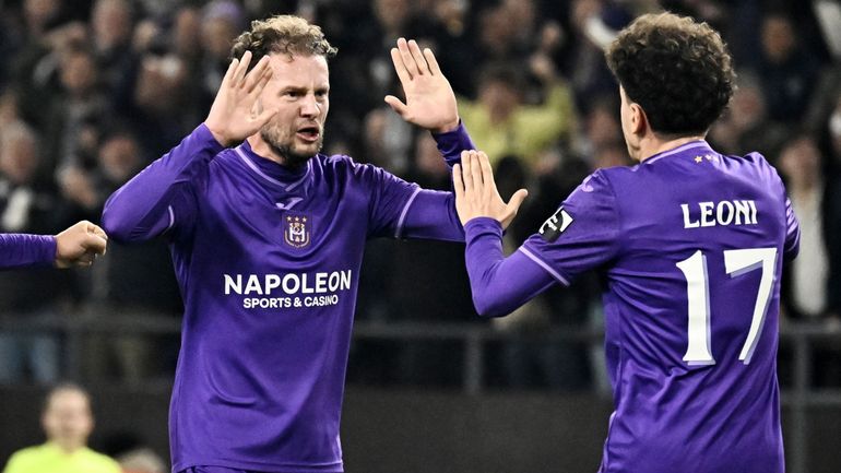 Mats Rits sur son petit nuage mauve : 