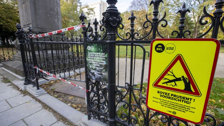 Région bruxelloise : en plus des parcs et espaces verts, la place De Brouckère et une partie du boulevard Anspach fermés en raison des vents violents