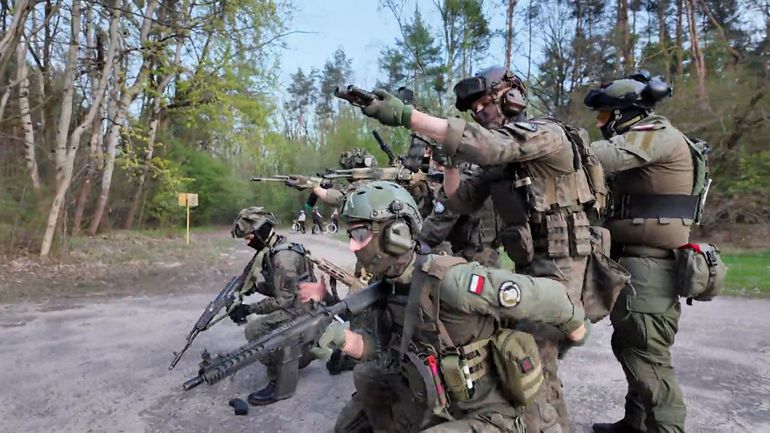 Guerre en Ukraine : face à la menace russe, les Polonais se préparent à la guerre