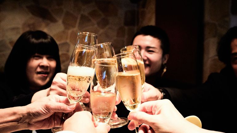 Le fisc nippon choque avec une campagne incitant les jeunes à boire plus d'alcool