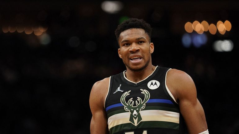 NBA: Antetokounmpo et les Bucks renouent avec le succès, Jokic suspendu un match