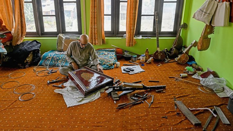 En Inde, le dernier fabricant de santours fait vivre la musique traditionnelle du Cachemire