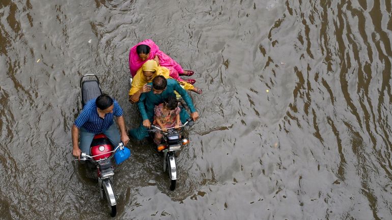 Pakistan : Lahore, la deuxième ville du Pakistan inondée après une pluie diluvienne et record