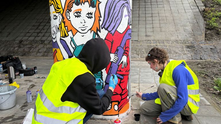 Tournai : des totems dessinés par des étudiants pour embellir les piliers du pont de l’autoroute à Froyennes