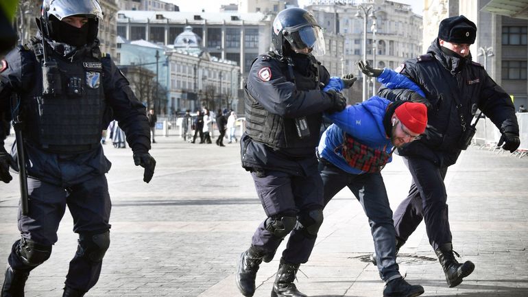 Guerre en Ukraine : plus de 200 arrestations en Russie lors des protestations contre le conflit en Ukraine