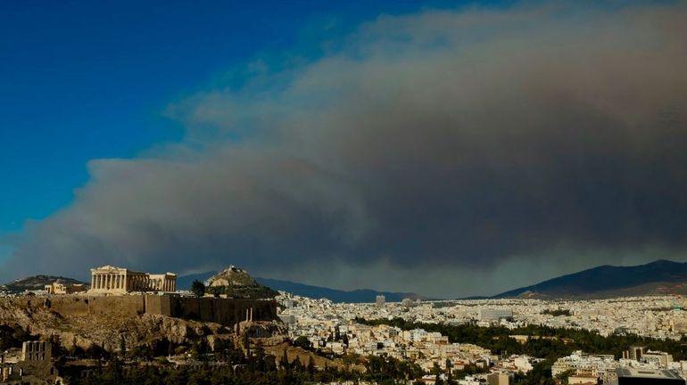 Incendies en Grèce : Athènes sera-t-elle bientôt inhabitable ? Un modèle urbanistique et économique en crise